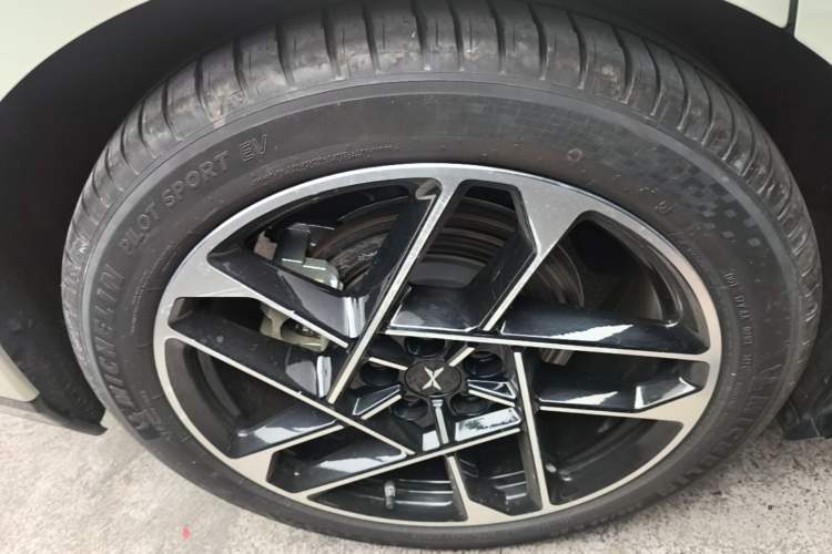 Used XPeng P7+ 2024 Long-Range Max Right Rear Wheel Hub