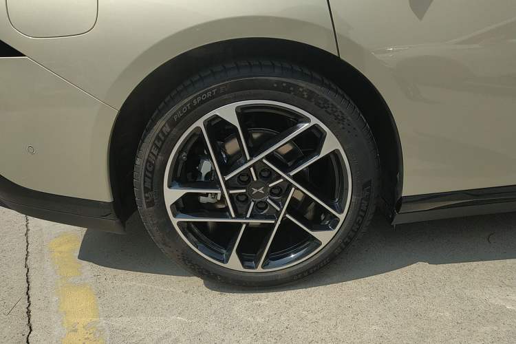 Used XPeng P7+ 2024 Ultra-Long Range Max Right Rear Wheel Hub