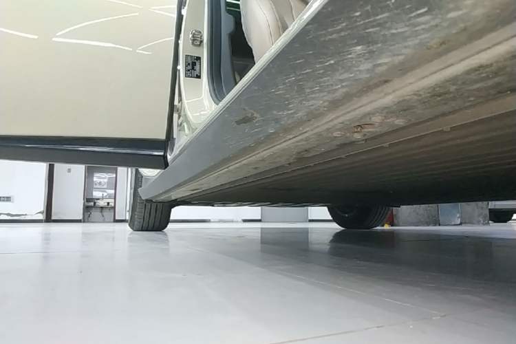 Used XPeng P7+ 2024 Ultra-Long Range Max Right Side Sill