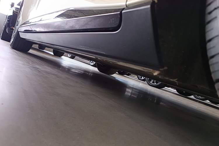 Used XPeng P7+ 2024 Long-Range Max Right Side Sill