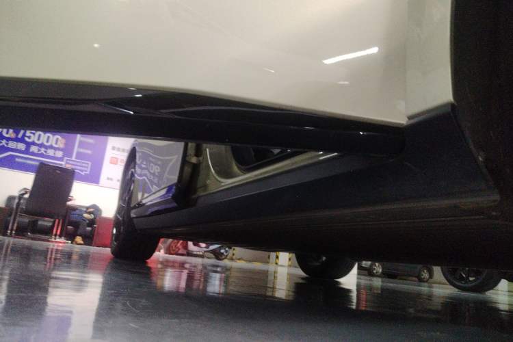 Used XPeng P7+ 2024 Ultra-Long Range Max Right Side Sill