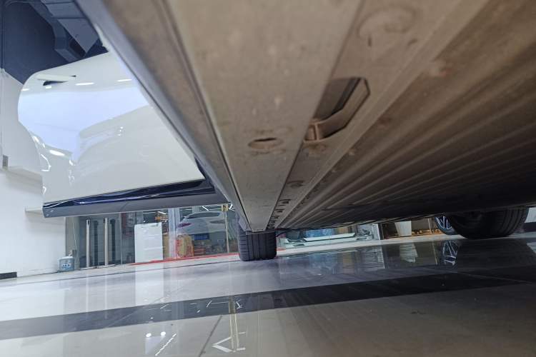 Used XPeng P7+ 2024 Ultra-Long Range Max Right Side Sill