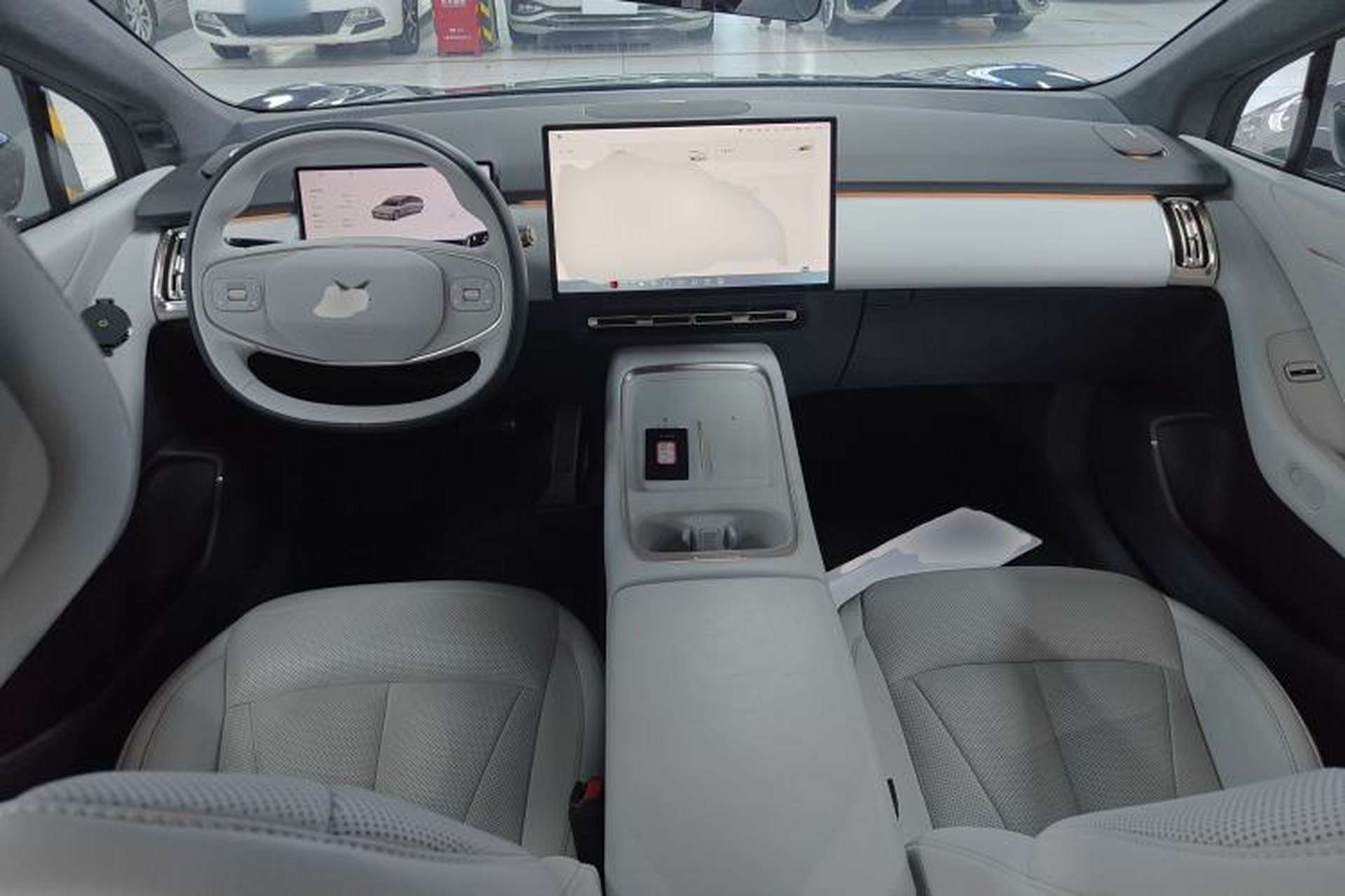 Used XPeng P7+ 2025 Ultra-Long Range Max Flagship Edition Center Console