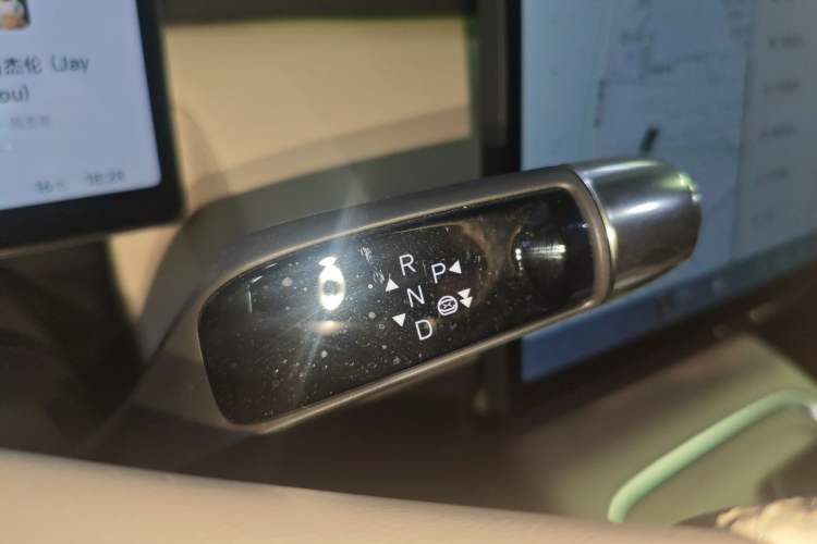 Used XPeng P7+ 2025 Ultra-Long Range Max Flagship Edition Gear Lever