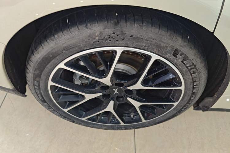Used XPeng P7+ 2025 Ultra-Long Range Max Flagship Edition Right Rear Wheel Hub