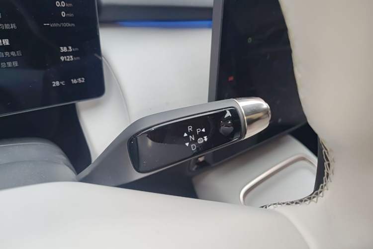 Used XPeng P7+ 2025 Ultra-Long Range Max Flagship Edition Gear Lever