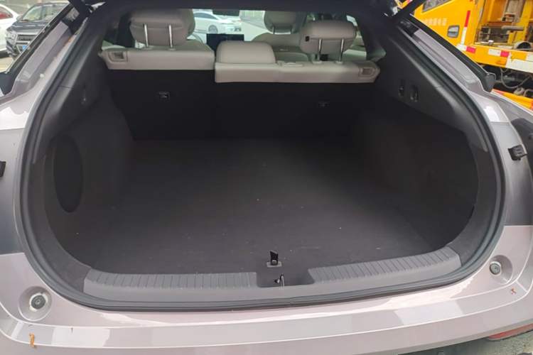 Used XPeng P7+ 2025 Ultra-Long Range Max Flagship Edition Trunk