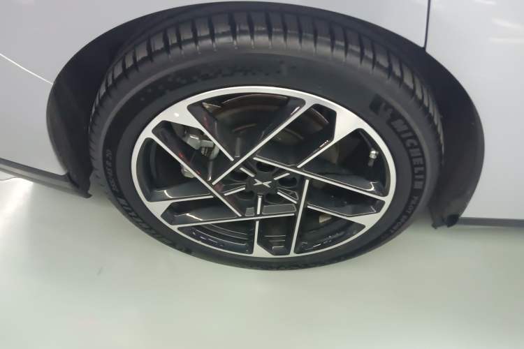 Used XPeng P7+ 2025 Ultra-Long Range Max Flagship Edition Exterior 8