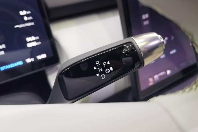 Used XPeng P7+ 2025 Ultra-Long Range Max Flagship Edition Gear Lever