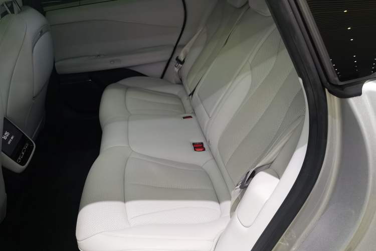 Used XPeng P7+ 2025 Ultra-Long Range Max Flagship Edition Left Rear Seat