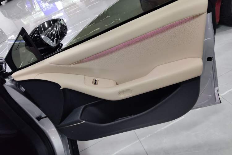 Used XPeng P7+ 2025 Ultra-Long Range Max Flagship Edition Right Front Door Interior
