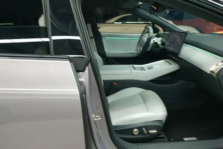 Used XPeng P7+ 2025 Ultra-Long Range Max Flagship Edition Right Front Seat