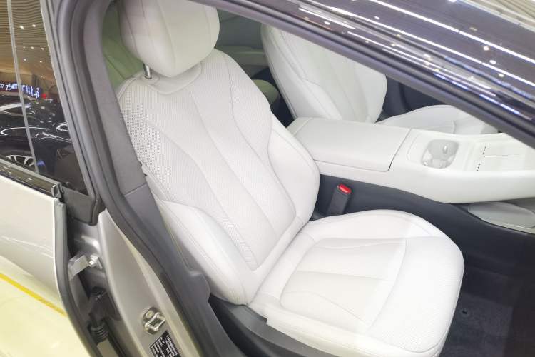 Used XPeng P7+ 2025 Ultra-Long Range Max Flagship Edition Right Front Seat