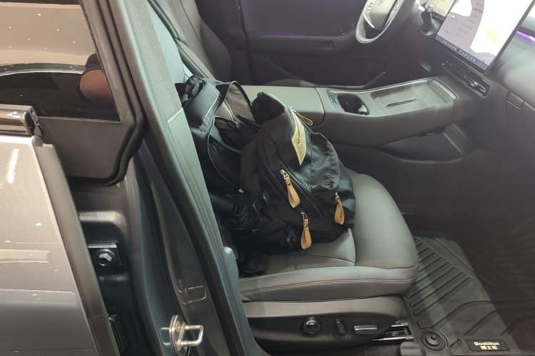 Used XPeng P7+ 2025 Ultra-Long Range Max Flagship Edition Right Front Seat