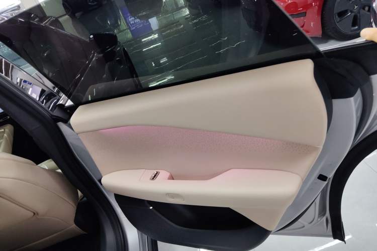 Used XPeng P7+ 2025 Ultra-Long Range Max Flagship Edition Right Rear Door Interior
