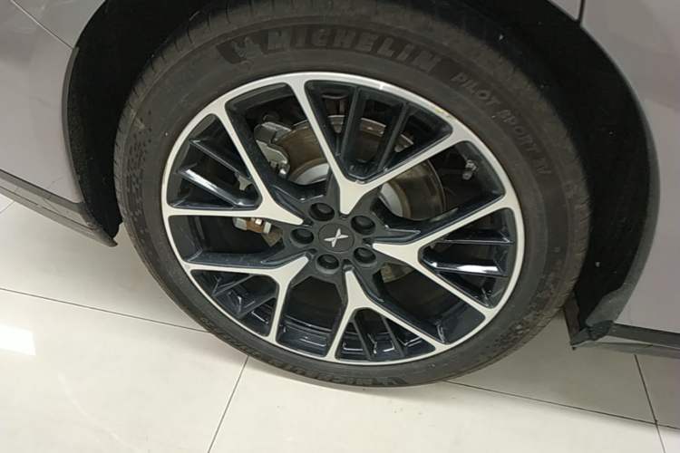 Used XPeng P7+ 2025 Ultra-Long Range Max Flagship Edition Right Rear Wheel Hub