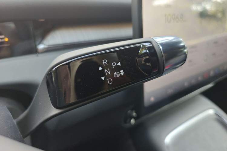 Used XPeng P7+ 2026 Model, Range-Extended 1550 Max Tech Edition Gear Lever