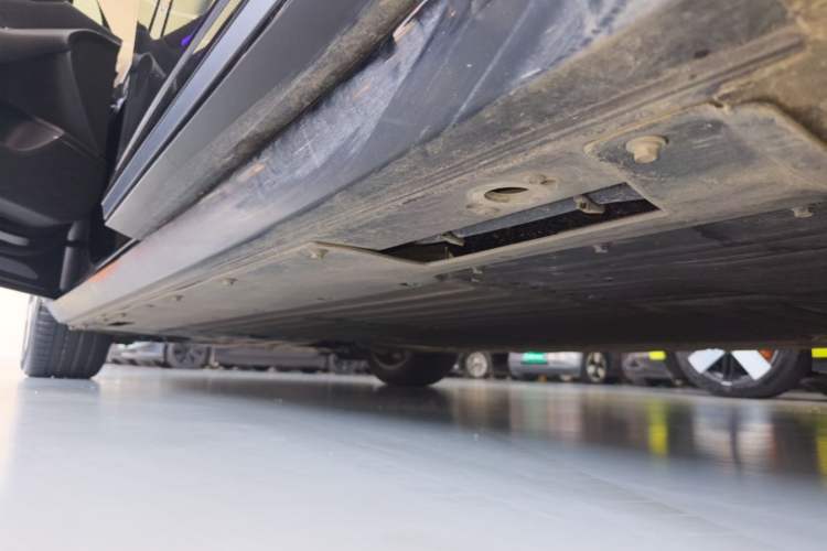 Used XPeng P7+ 2026 Model, Range-Extended 1550 Max Flagship Edition Left Side Sill