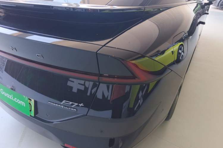 Used XPeng P7+ 2026 Model, Range-Extended 1550 Max Flagship Edition Right Rear Taillight