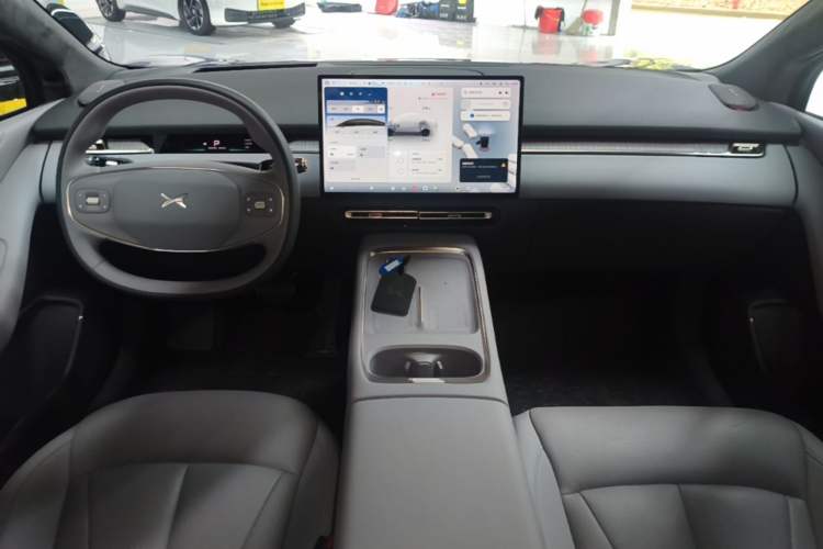 Used XPeng P7+ 2026 Model, Range-Extended 1550 Max Flagship Edition Center Console
