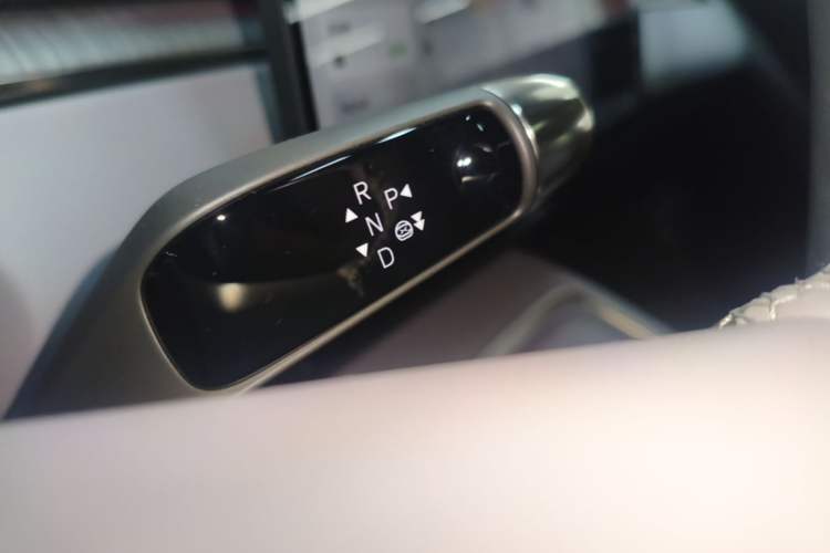 Used XPeng P7+ 2026 Model, Range-Extended 1550 Max Flagship Edition Gear Lever
