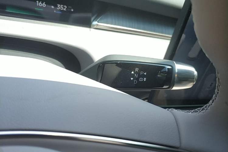 Used XPeng P7+ 2026 Model, Range-Extended 1550 Max Flagship Edition Gear Lever