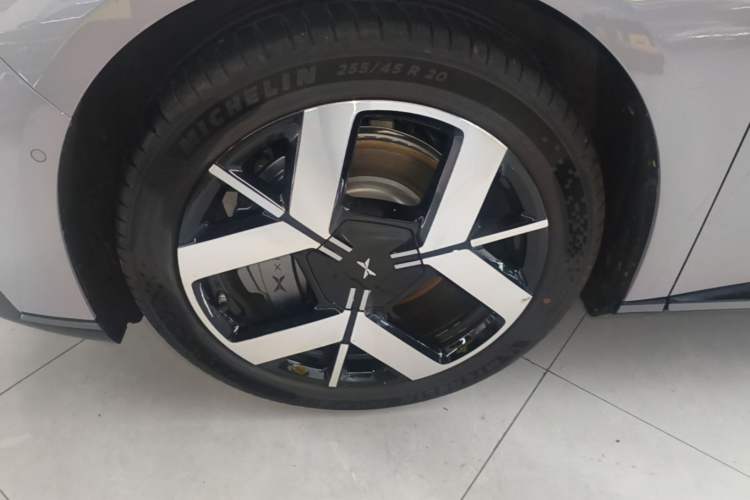Used XPeng P7+ 2026 Model, Range-Extended 1550 Max Flagship Edition Left Front Wheel Hub
