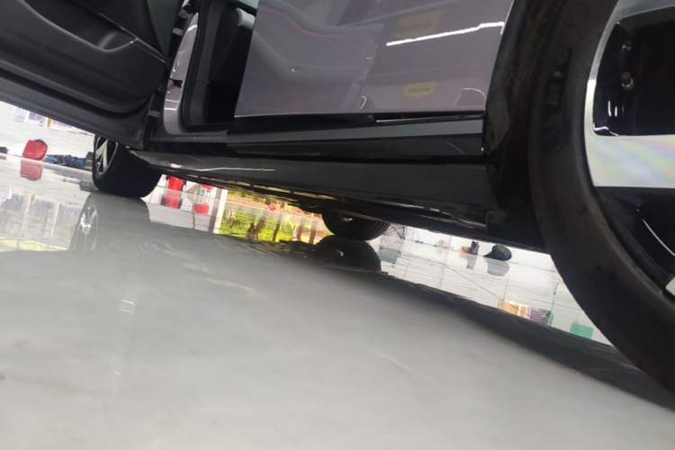 Used XPeng P7+ 2026 Model, Range-Extended 1550 Max Flagship Edition Left Side Sill