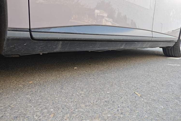 Used XPeng P7+ 2026 Model, Range-Extended 1550 Max Flagship Edition Left Side Sill
