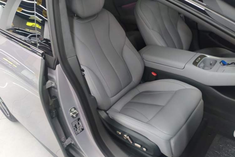 Used XPeng P7+ 2026 Model, Range-Extended 1550 Max Flagship Edition Right Front Seat