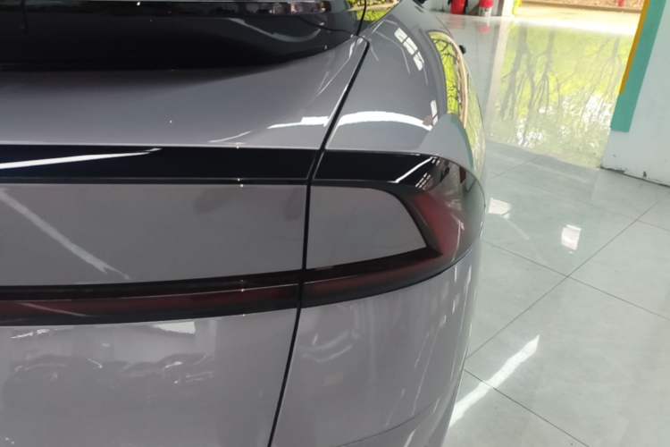 Used XPeng P7+ 2026 Model, Range-Extended 1550 Max Flagship Edition Right Rear Taillight