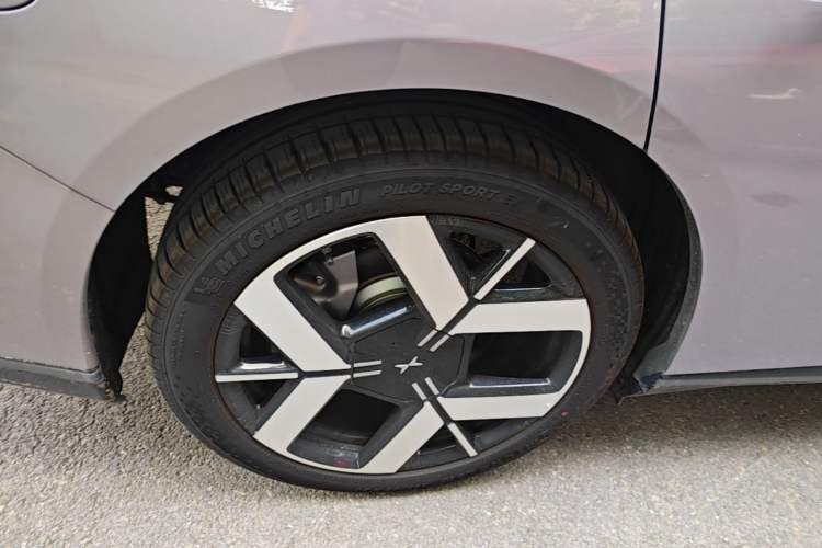 Used XPeng P7+ 2026 Model, Range-Extended 1550 Max Flagship Edition Right Rear Wheel Hub