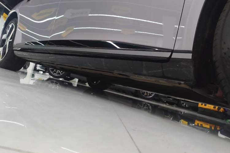 Used XPeng P7+ 2026 Model, Range-Extended 1550 Max Flagship Edition Right Side Sill