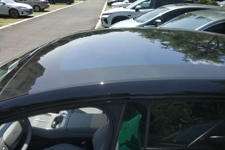 Used XPeng P7+ 2026 Model, Range-Extended 1550 Max Flagship Edition Roof