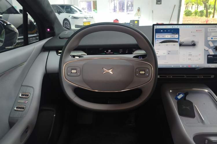 Used XPeng P7+ 2026 Model, Range-Extended 1550 Max Flagship Edition Steering Wheel