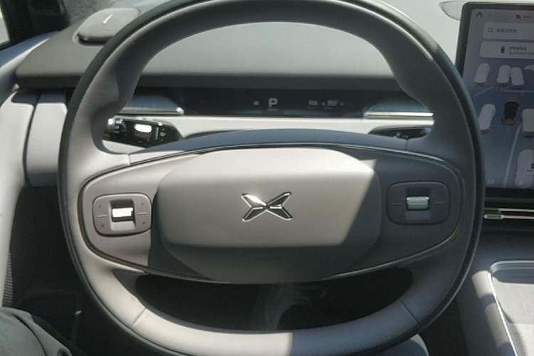 Used XPeng P7+ 2026 Model, Range-Extended 1550 Max Flagship Edition Steering Wheel