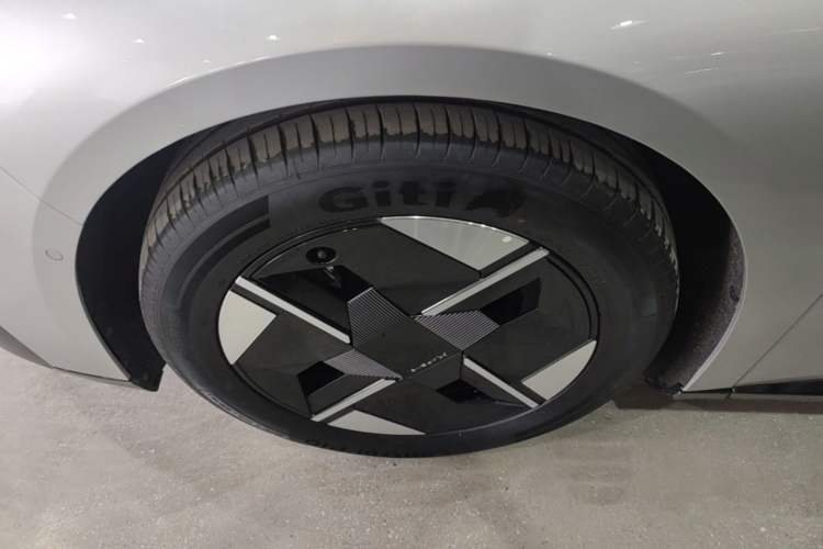 Used XPeng P7+ 2026 Model, Range-Extended 1550 Max Flagship Edition Exterior 4