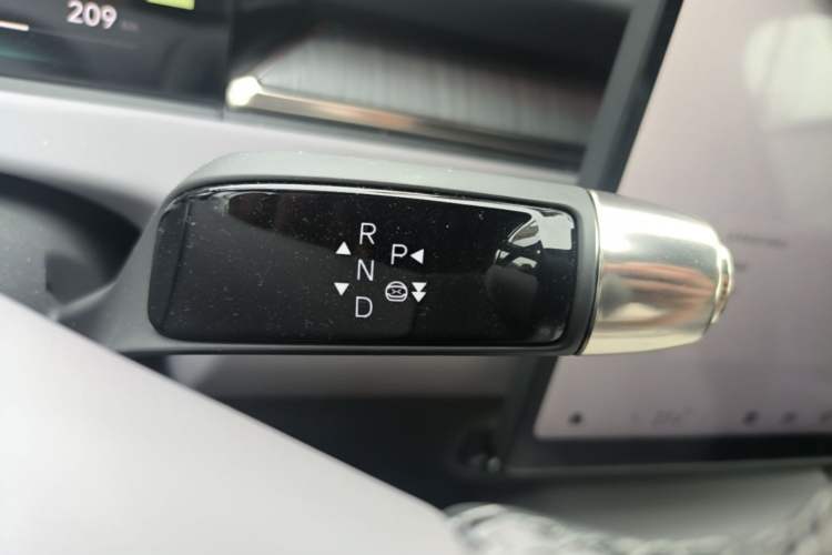 Used XPeng P7+ 2026 Model, Pure Electric 725 Max Flagship Edition Gear Lever