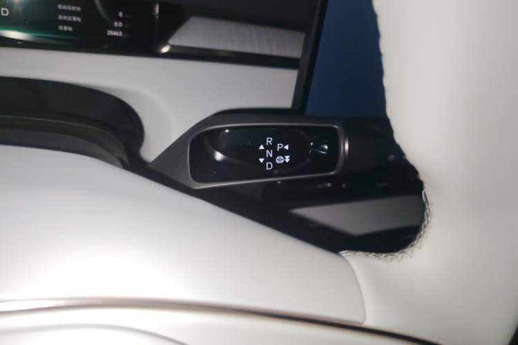 Used XPeng P7+ 2026 Model, Range-Extended 1550 Max Tech Edition Gear Lever