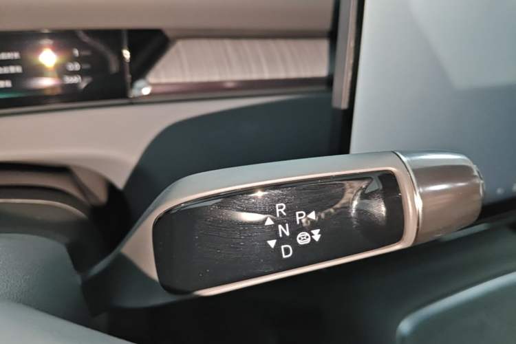Used XPeng P7+ 2026 Model, Range-Extended 1550 Max Flagship Edition Gear Lever