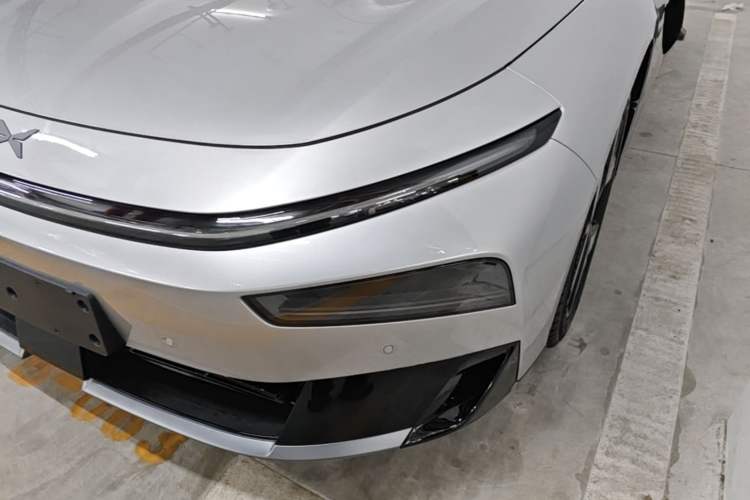 Used XPeng P7+ 2026 Model, Range-Extended 1550 Max Flagship Edition Left Front Headlight