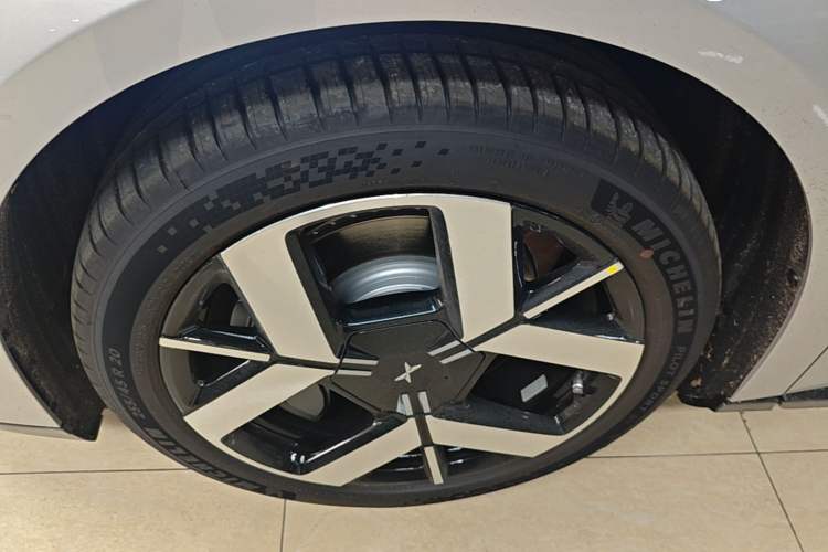 Used XPeng P7+ 2026 Model, Range-Extended 1550 Max Flagship Edition Left Front Wheel Hub