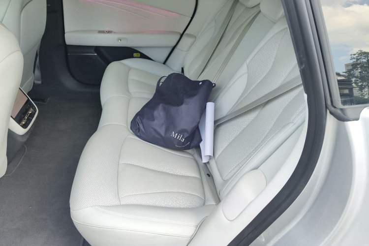 Used XPeng P7+ 2026 Model, Range-Extended 1550 Max Flagship Edition Left Rear Seat