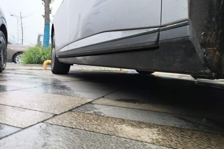 Used XPeng P7+ 2026 Model, Pure Electric 725 Max Flagship Edition Left Side Sill