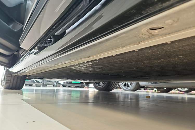 Used XPeng P7+ 2026 Model, Pure Electric 615 Max Flagship Edition Left Side Sill
