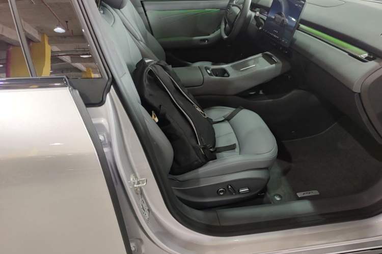 Used XPeng P7+ 2026 Model, Range-Extended 1550 Max Flagship Edition Right Front Seat