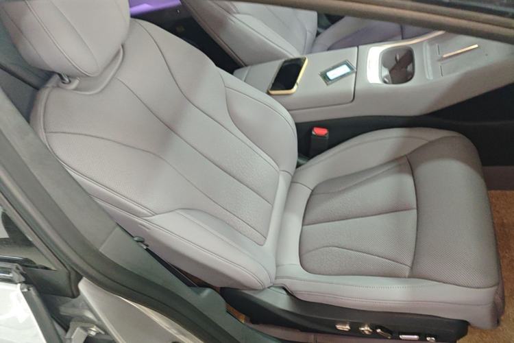 Used XPeng P7+ 2026 Model, Range-Extended 1550 Max Flagship Edition Right Front Seat