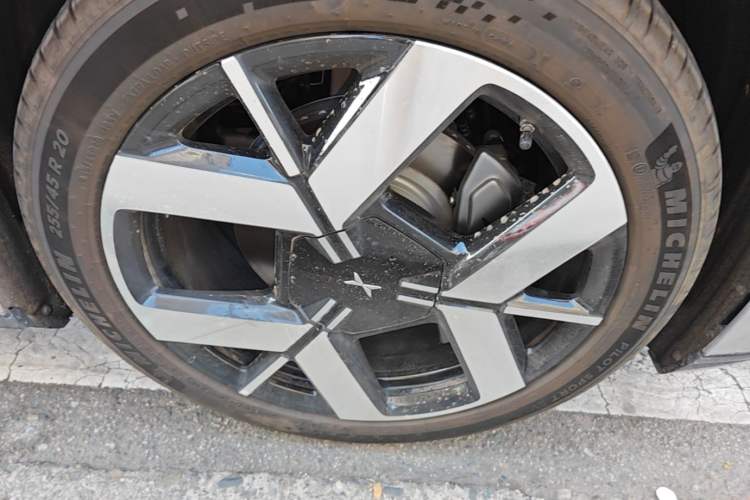 Used XPeng P7+ 2026 Model, Pure Electric 615 Max Flagship Edition Right Front Wheel Hub