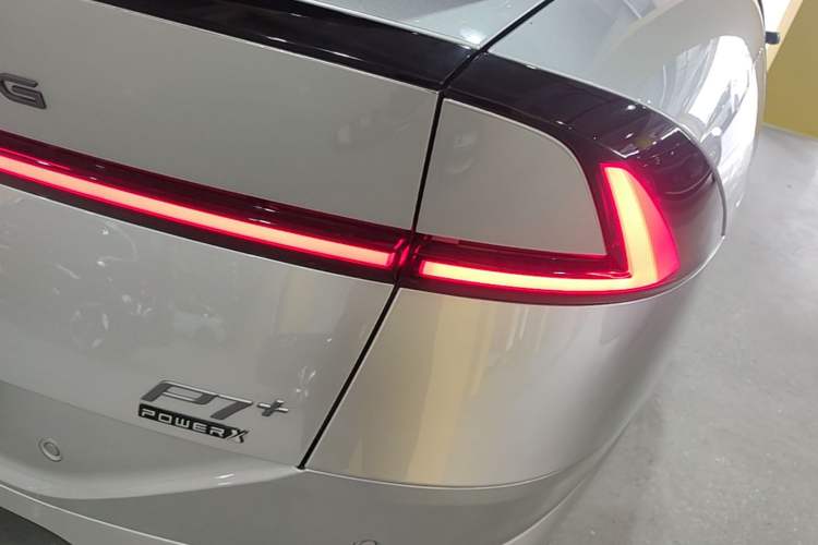 Used XPeng P7+ 2026 Model, Range-Extended 1550 Max Flagship Edition Right Rear Taillight