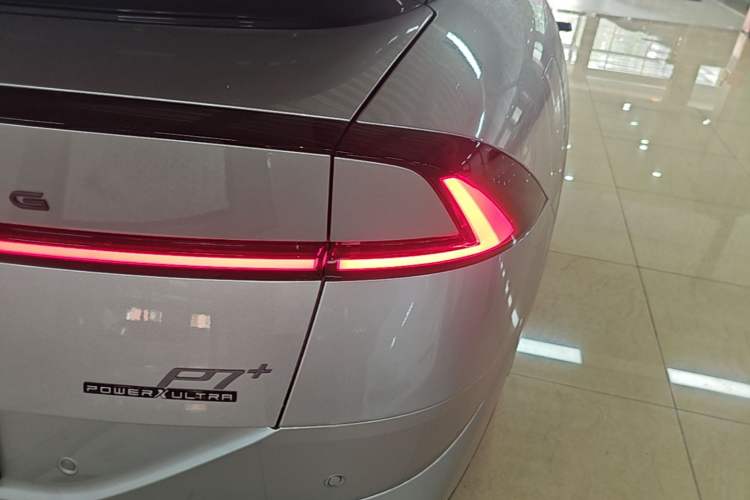 Used XPeng P7+ 2026 Model, Range-Extended 1550 Max Flagship Edition Right Rear Taillight
